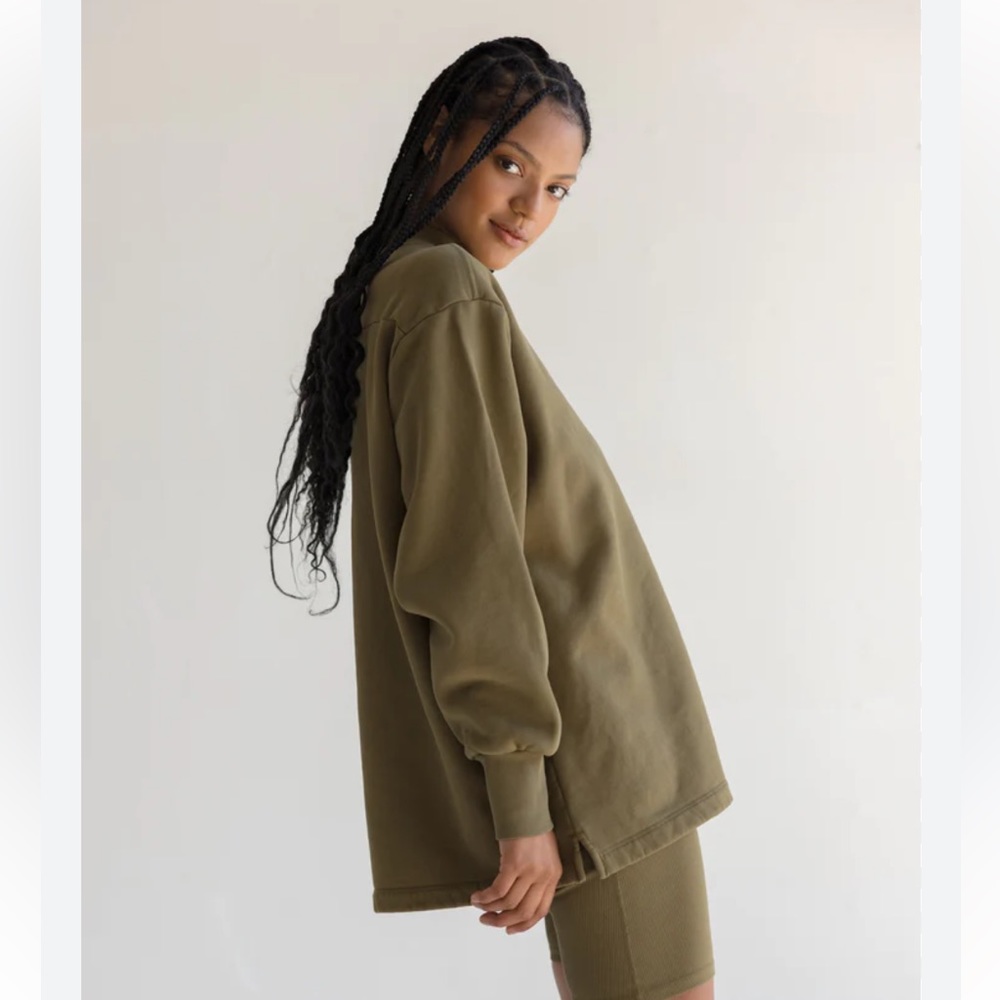 ARQ ROB SWEATSHIRT IN OLIVE🍸 EUC